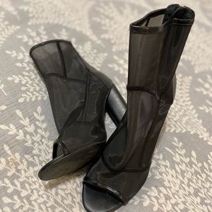 Cute ankle mesh Steve Madden Heels